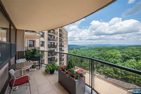 2 Claridge Dr #8HW, Verona, NJ 07044