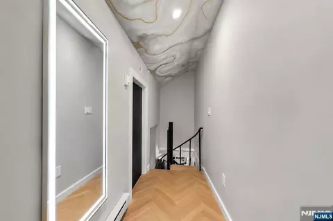 Entry Way - 5 Gates Pl, Wayne, NJ 07470 photo 3 of 6