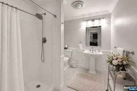 Bath - 5 Gates Pl, Wayne, NJ 07470 photo 6 of 6