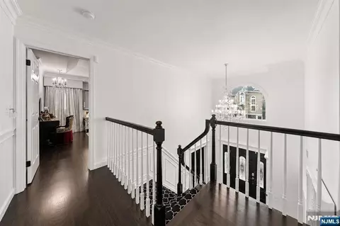 Entry Way - 5 Gates Pl, Wayne, NJ 07470 photo 2 of 6
