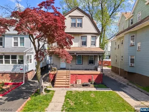 92 Oraton Pkwy, East Orange, NJ 07017