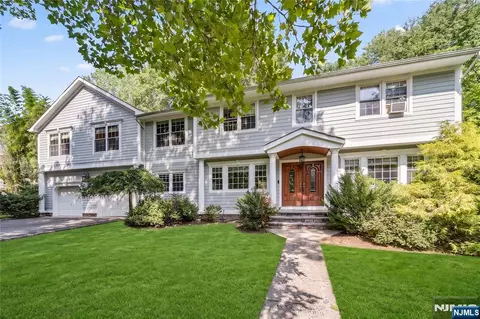 40 Rickland Rd, Old Tappan, NJ 07675