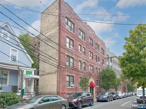 523-25 34th St #D1, Union City, NJ 07087