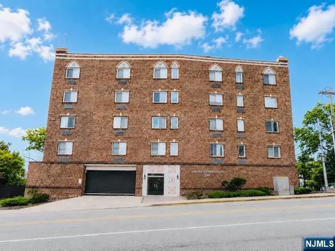 399 11th St #205, Palisades Park, NJ 07650