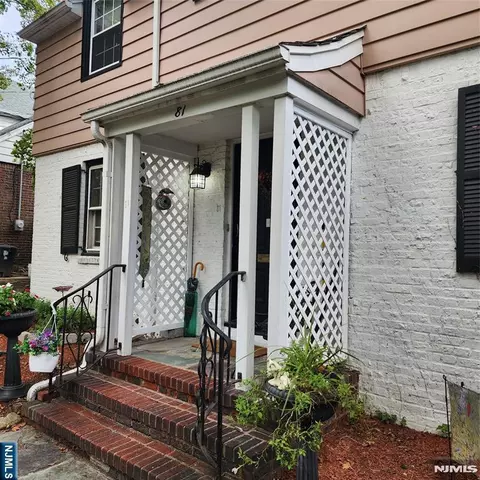 81 Grayson Pl, Teaneck, NJ 07666