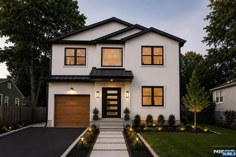4 Atkins Ct, Clifton, NJ 07013
