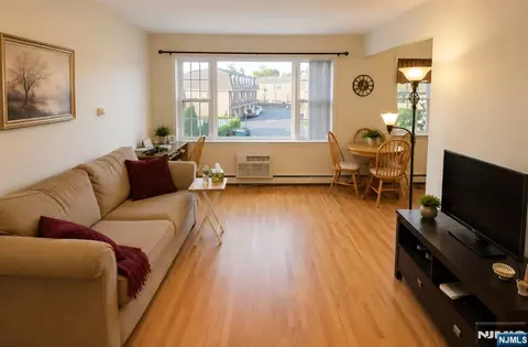 605 Grove St #E4, Clifton, NJ 07013