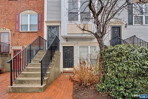 111 Cottonwood St, Jersey City, NJ 07305