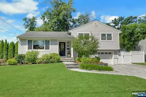 15-10 Mandon Pl, Fair Lawn, NJ 07410
