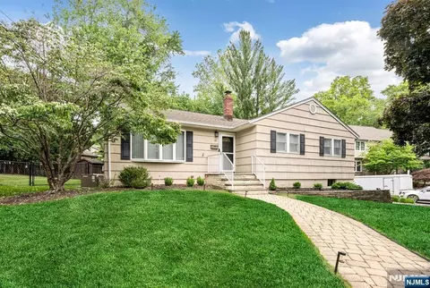 49 Rutherford Pl, Montvale, NJ 07645