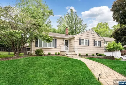 49 Rutherford Pl, Montvale, NJ 07645