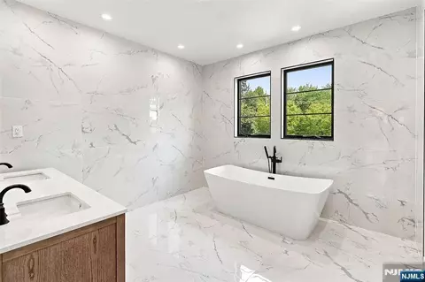 Bath - 295 Georgian Dr, Paramus, NJ 07652 photo 3 of 9