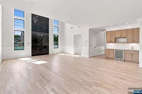 Living - 295 Georgian Dr, Paramus, NJ 07652 photo 2 of 5