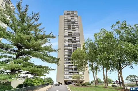 5 Horizon Rd #2102, Fort Lee, NJ 07024