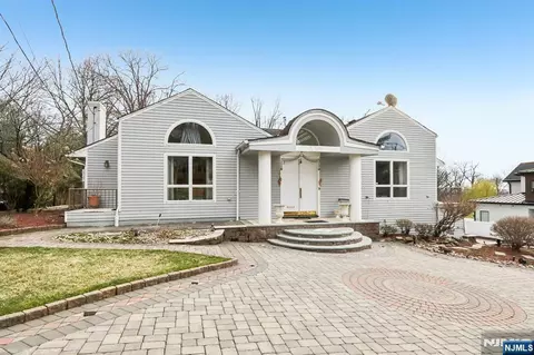 270 E Clinton Ave, Tenafly, NJ 07670