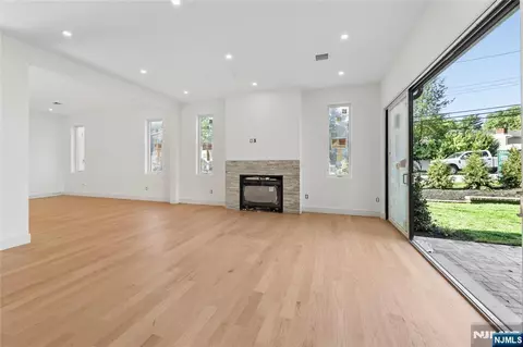 Living - 70 Carleton Ter, Cresskill, NJ 07626 photo 6 of 8