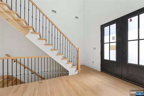 Entry Way - 70 Carleton Ter, Cresskill, NJ 07626 photo 4 of 10