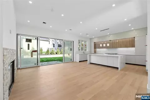 Living - 70 Carleton Ter, Cresskill, NJ 07626 photo 3 of 8