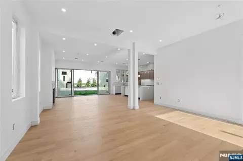 Living - 70 Carleton Ter, Cresskill, NJ 07626 photo 2 of 8