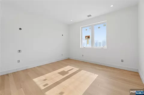 Bedroom - 70 Carleton Ter, Cresskill, NJ 07626 photo 8 of 9