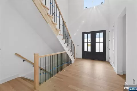 Entry Way - 70 Carleton Ter, Cresskill, NJ 07626 photo 1 of 10