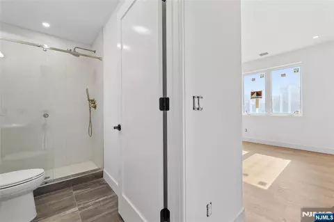 Entry Way - 70 Carleton Ter, Cresskill, NJ 07626 photo 9 of 10