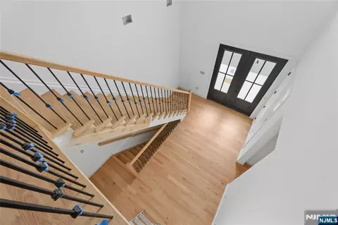 Entry Way - 70 Carleton Ter, Cresskill, NJ 07626 photo 7 of 10