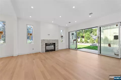 Living - 70 Carleton Ter, Cresskill, NJ 07626 photo 5 of 8