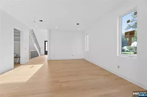 Living - 70 Carleton Ter, Cresskill, NJ 07626 photo 7 of 8