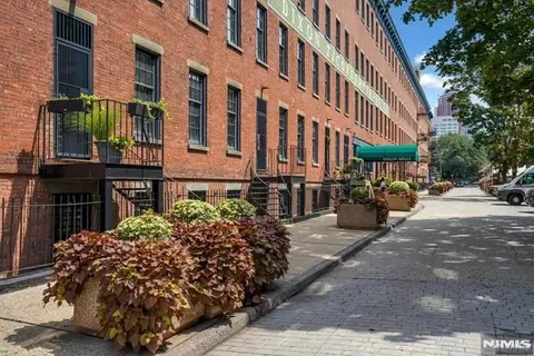 167 Wayne St #403T, Jersey City, NJ 07302
