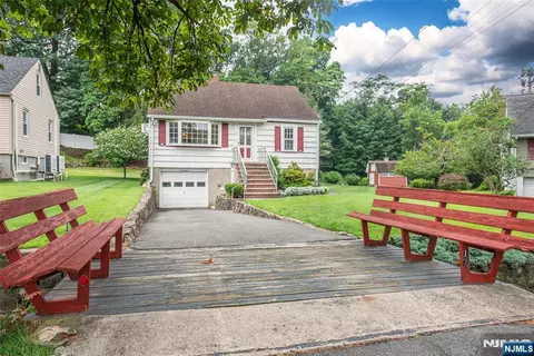 17 South Dr, Woodland Park, NJ 07424