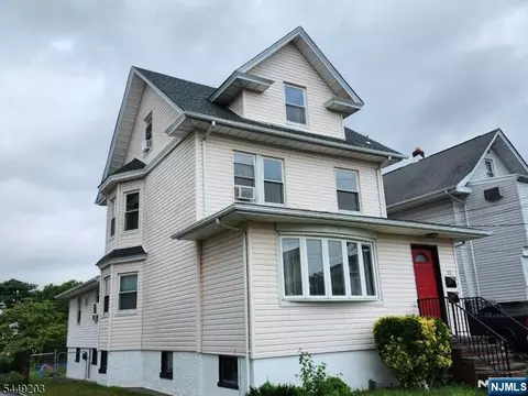 33 Livingston Ave, Lyndhurst, NJ 07071