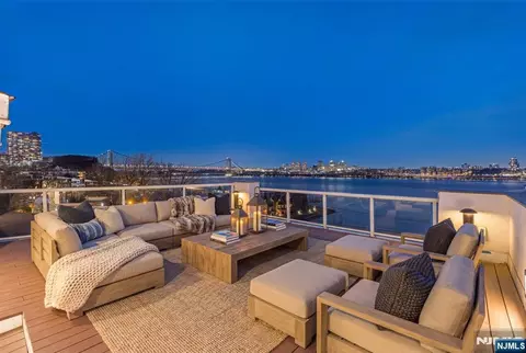 1286 River Rd, Edgewater, NJ 07020