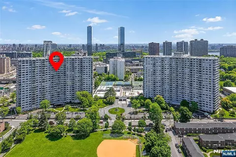 2100 Linwood #17C, Fort Lee, NJ 07024