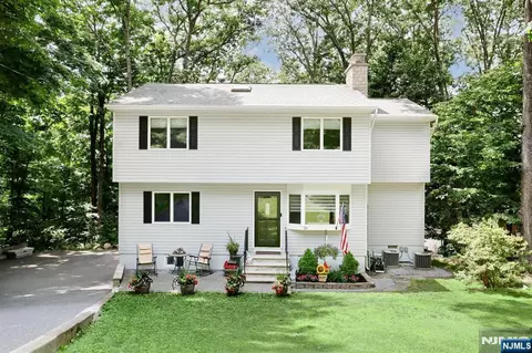 20 Linnea Pl, Ringwood, NJ 07456