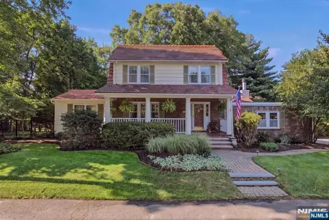 15 Short Pl, Harrington Park, NJ 07640