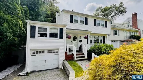 134 Manhattan Ave, Waldwick, NJ 07463