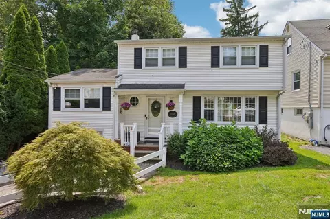 134 Manhattan Ave, Waldwick, NJ 07463
