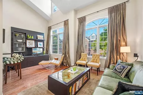 135 Abbie Ct, Guttenberg, NJ 07093