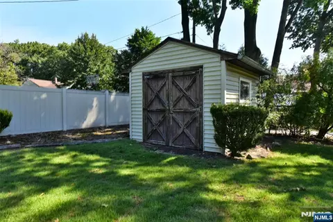 Exterior - 317 Mckinley Blvd, Paramus, NJ 07652 photo 6 of 10
