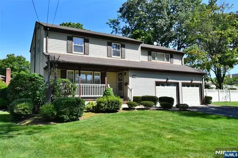 Exterior - 317 Mckinley Blvd, Paramus, NJ 07652 photo 9 of 10