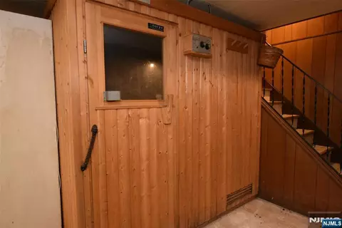 Entry Way - 317 Mckinley Blvd, Paramus, NJ 07652 photo 4 of 4