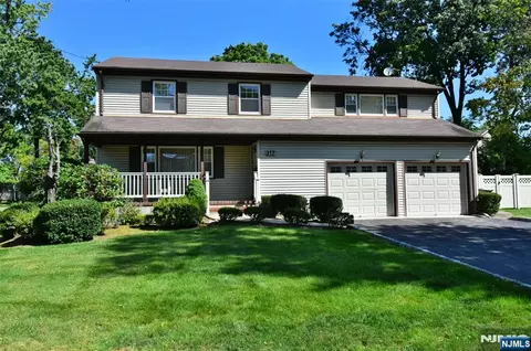 Exterior - 317 Mckinley Blvd, Paramus, NJ 07652 photo 2 of 10