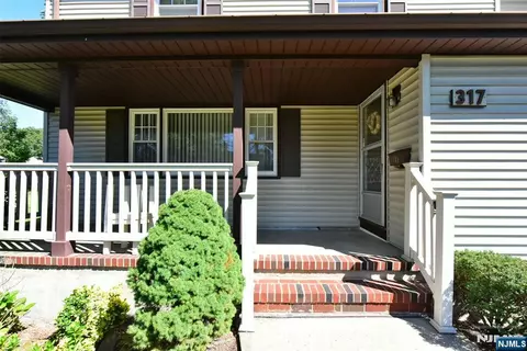 Exterior - 317 Mckinley Blvd, Paramus, NJ 07652 photo 3 of 10