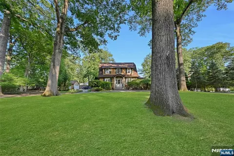 31 4th St, Park Ridge, NJ 07656