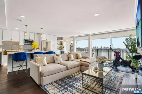 3 Horizon Rd # 1015, Fort Lee, NJ 07024
