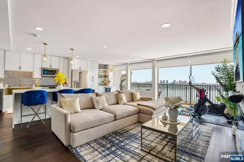 3 Horizon Rd # 1015, Fort Lee, NJ 07024