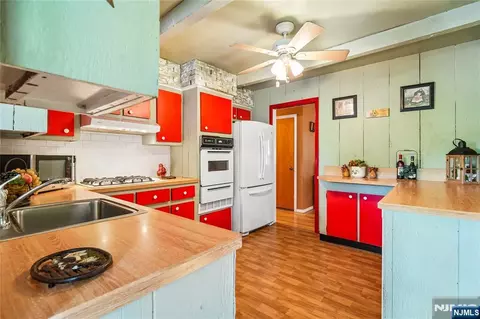 Kitchen - 425 Beech Ave, Paramus, NJ 07652 photo 2 of 3