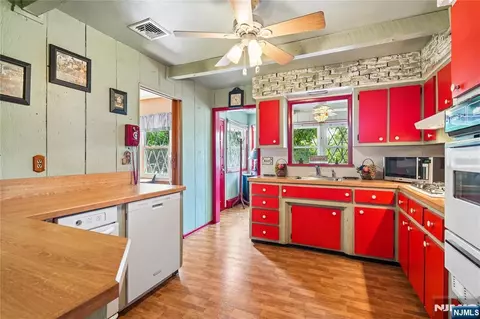 Kitchen - 425 Beech Ave, Paramus, NJ 07652 photo 1 of 3