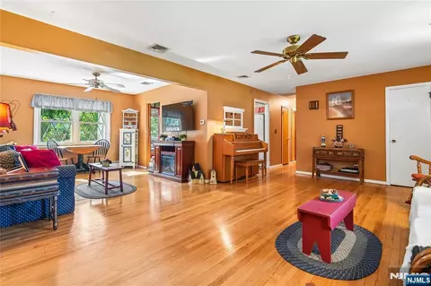 Entry Way - 425 Beech Ave, Paramus, NJ 07652 photo 1 of 2